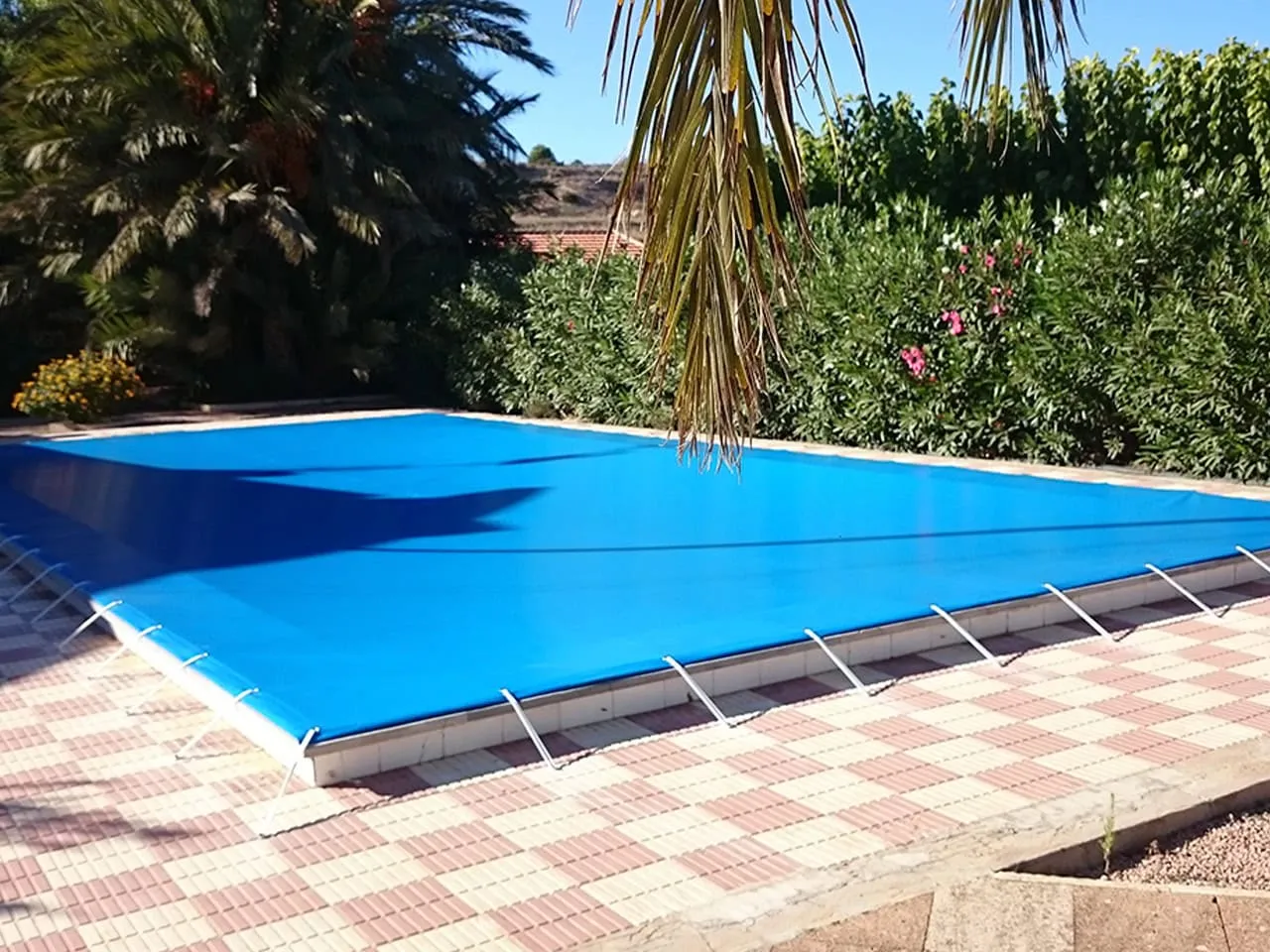 Cobertor de Seguridad e Invierno para Piscinas - PVC 650 (Soporta hasta 80 KG) - Precio por M2 - Imagen 3