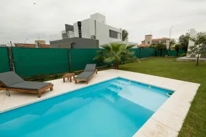 Piscina Fibra de Vidrio Premium Calabria VT 550<br>5.5x2.9x1.30m