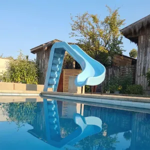 Resbalín Tobogan Curvo con Escalera Celeste